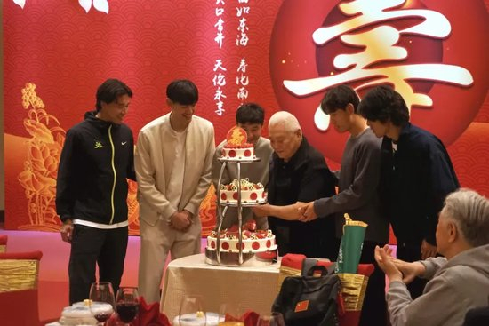 所以说也不是比较复杂的。案例展示